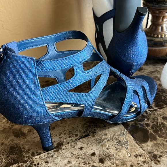 Easy Street alive five metallic blue pump - Picture 5 of 6